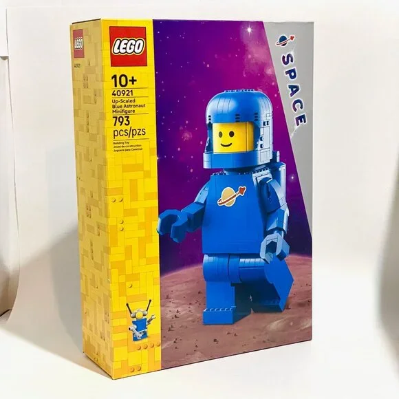 LEGO 40921 Up-Scaled Blue Astronaut Minifigure Brand New NIB in Hand - Picture 4 of 14